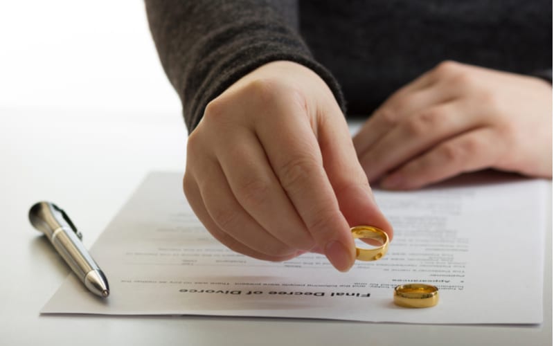 divorce lawyer